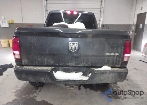 2018 Ram 1500 Express 4X4 6'4 Box z USA, uszkodzony, nr VIN 1C6RR7FT8JS284613